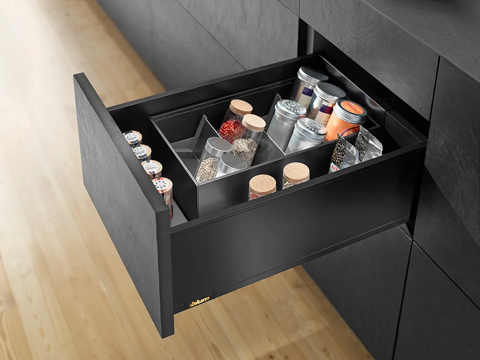Akce K-BLUM Legrabox, zásuvka C pure 650mm/70kg, Blumotion/TOB, černá, vrut