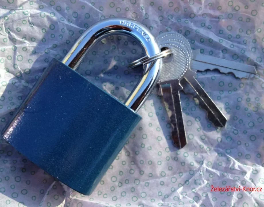 Sezónní Sleva Zámek visací litinový modrý 32 mm + 3 klíče