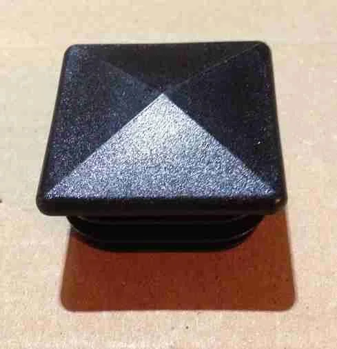 Plastová záslepka do čtvercového profilu 40x40 mm | Krytka jeklu vnitřní | Černý plast Must-Have