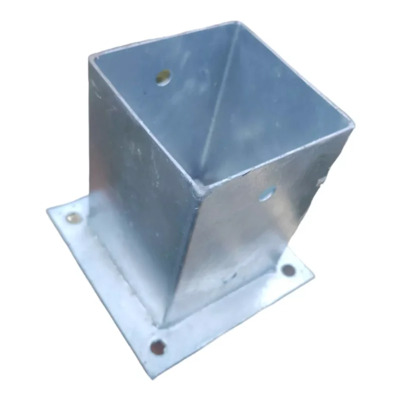 Levný Čtvercová patka 80x80mm s deskou, ideální pro stabilní ukotvení dřevěných konstrukcí
