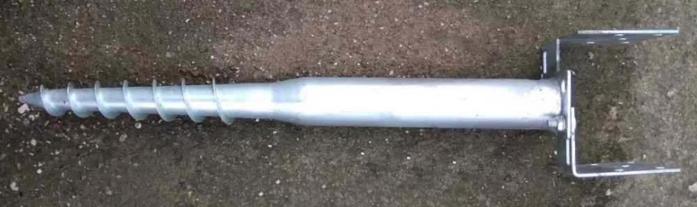 Zemní vrut pro lehké dřevostavby a ploty 685 mm, nastavitelná patka U, kotvení bez betonování Aktuální