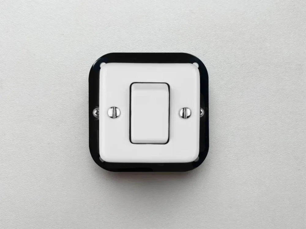 Výprodej Retro Square vypínač č. 7 čtvercový porcelánový bílý bez rámečku