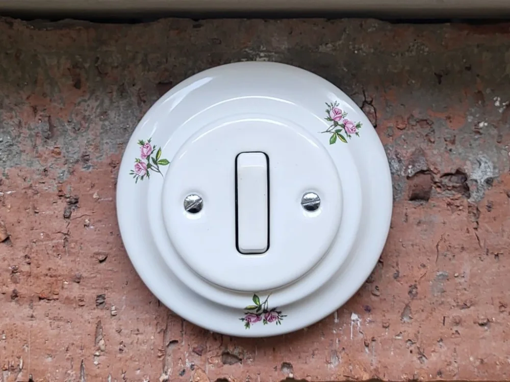 Omezená Nabídka Da Vinci Růže A – porcelánový vypínač, řazení 1 – sítotisk, 10x10