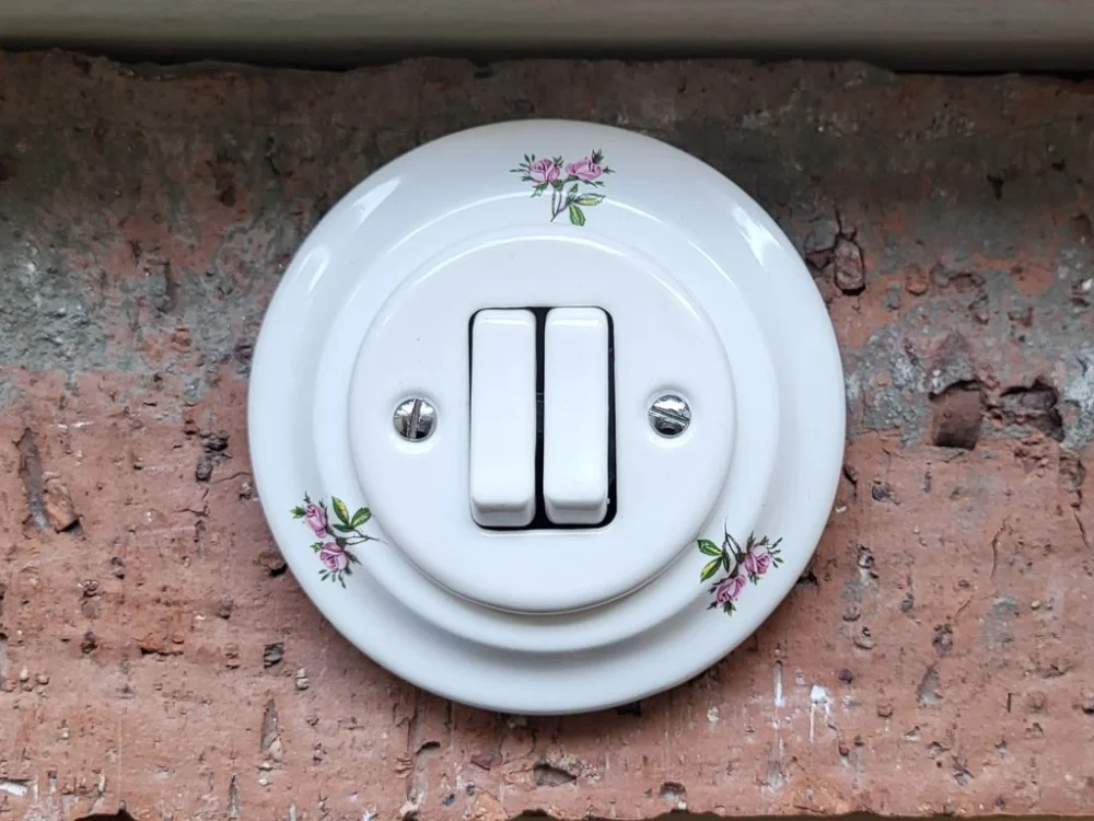 Cenová Bomba Da Vinci Růže A – porcelánový vypínač, řazení 5 – sítotisk, 10x10