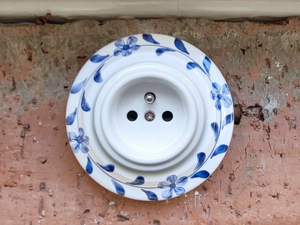 Sleva Da Vinci Modrá kytička – porcelánová zásuvka – ručně malovaná, 10x10