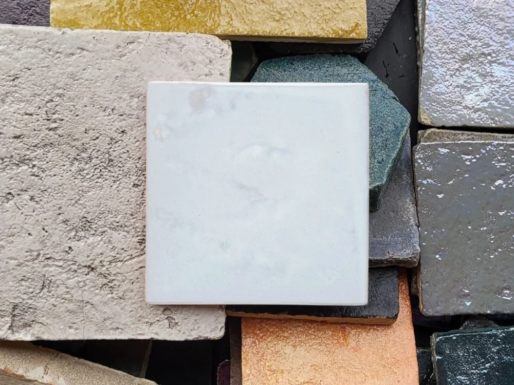 Relief Grey A šedé ručně vyrobené obklady 10x10 lesk Omezená Nabídka
