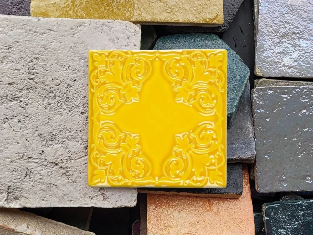 Relief Yellow C žluté ručně vyrobené reliéfní obklady 10x10 lesk Sezónní Sleva