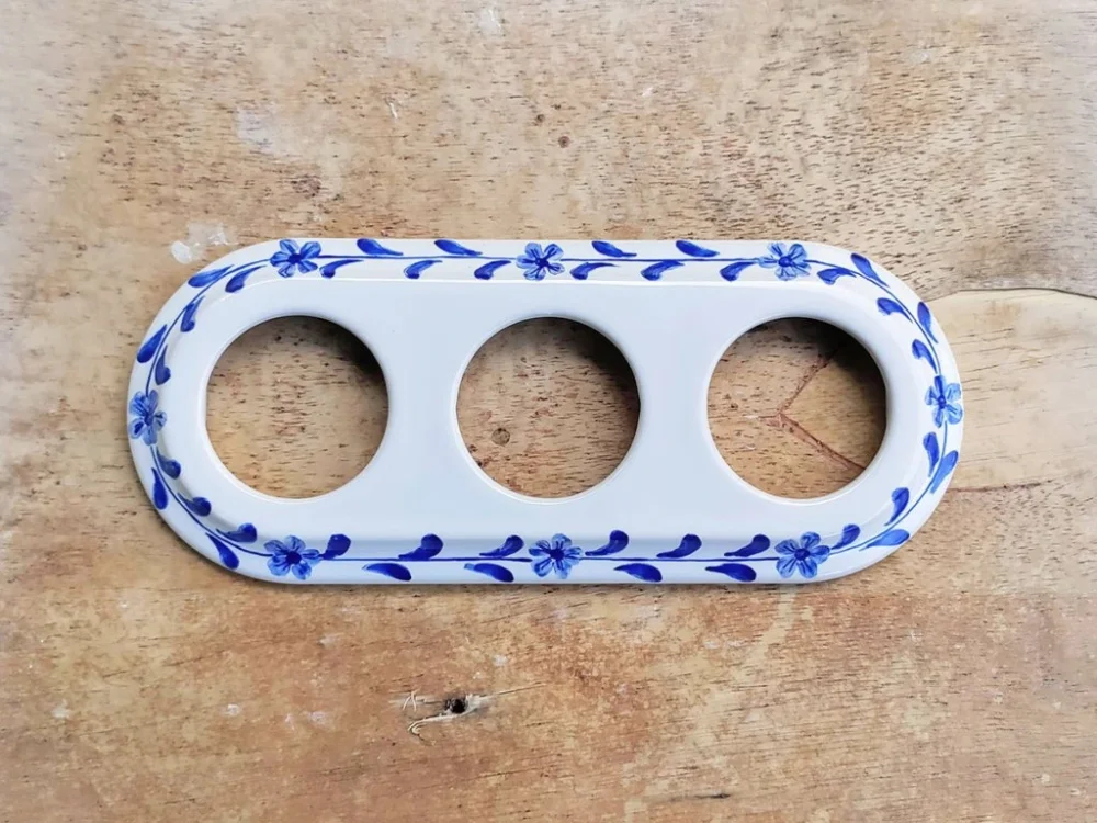 Časově Omezené Da Vinci Modrá kytička – porcelánový trojrámeček – ručně malovaný, 10x24,2