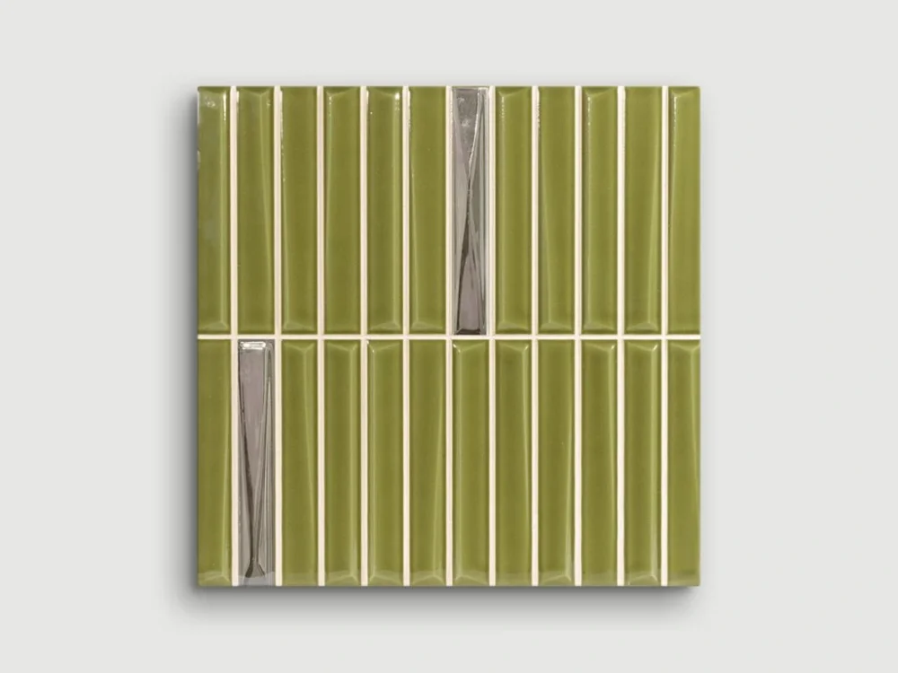 Autentický Monopole Melody Decor Olive Silver reliéfní obklad 20x20 lesk