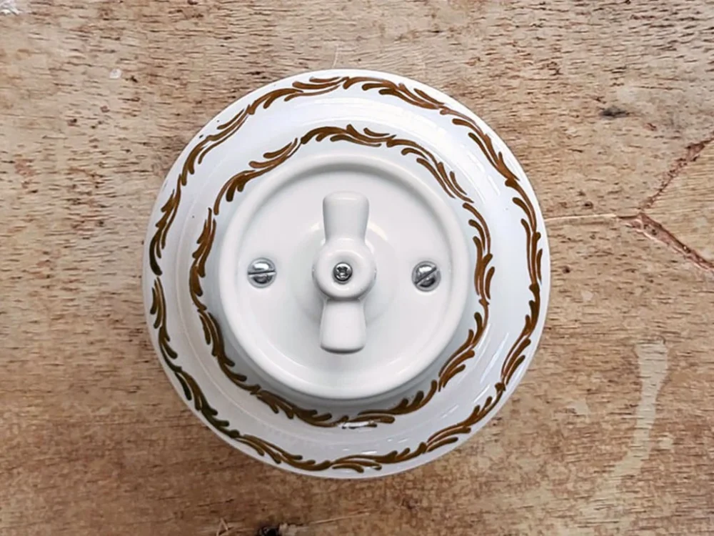 Da Vinci Hnědá vlnka – otočný porcelánový vypínač, řazení 7 – ručně malovaný, 10x10 Nejlepší Volba