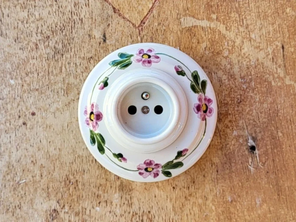 Dokud Zásoby Vydrží Da Vinci Růžový kvítek – porcelánová zásuvka – ručně malovaná, 10x10