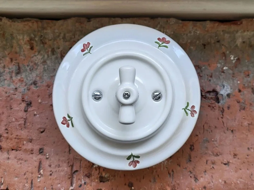 Jen Po Omezenou Doba Da Vinci Tulipán – otočný porcelánový vypínač, řazení 6 – ručně malovaný, 10x10