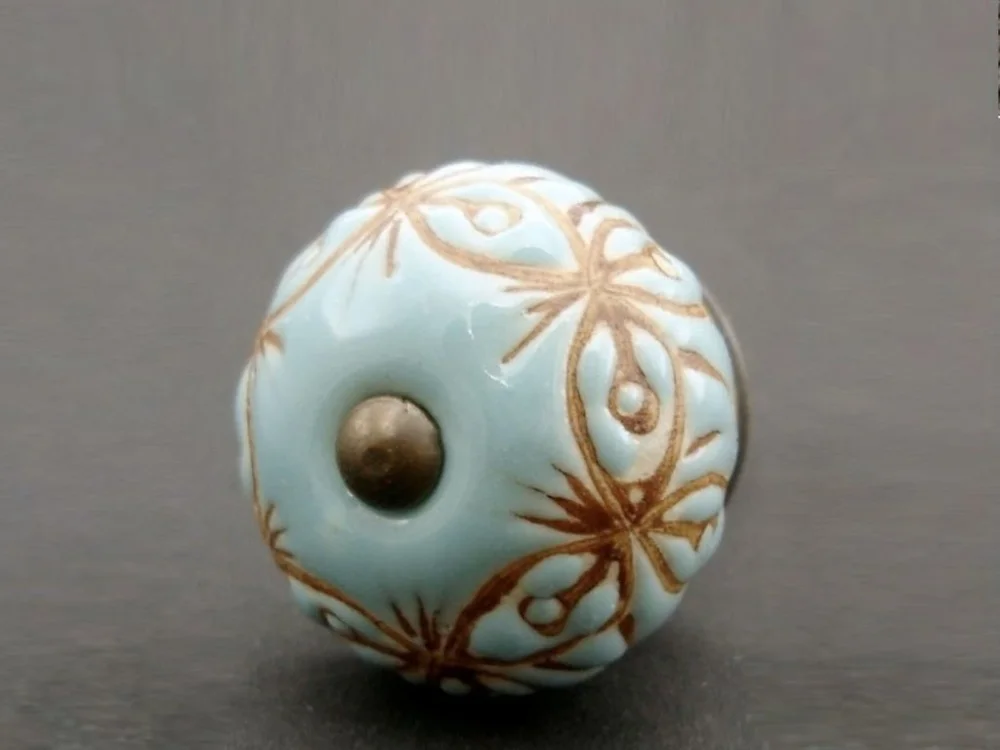 Jen Po Omezenou Doba Nábytková úchytka/knopka – modrozelená s reliéfem – průměr 40 mm