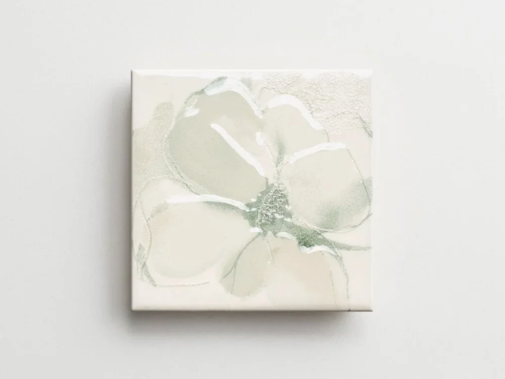 Elios Clay Flower Emerald – reliéfní květinové obklady, patchwork – 10x10, lesk Must-Have